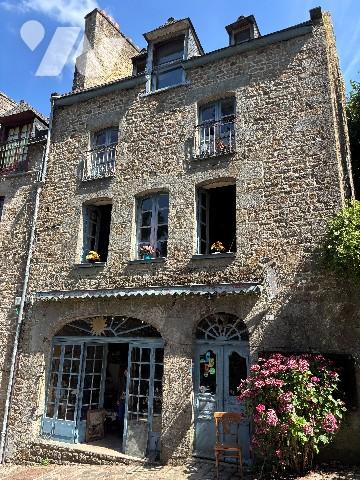Centre historique DINAN : maison d'environ 210m²