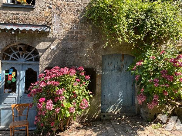 Centre historique DINAN : maison d'environ 210m²