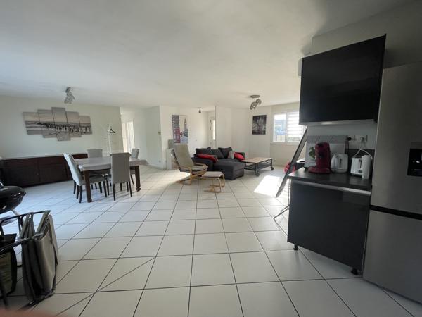 Maison de plain-pied de type 5 de 115 M2 avec piscine sur 697 M2