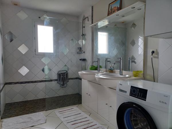 Maison de plain-pied de type 5 de 115 M2 avec piscine sur 697 M2