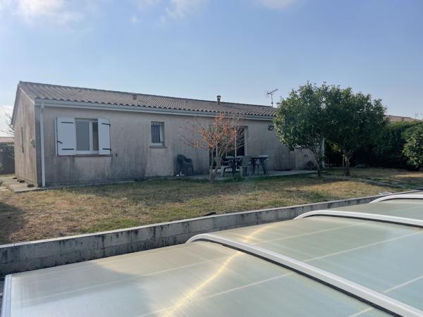 Maison de plain-pied de type 5 de 115 M2 avec piscine sur 697 M2