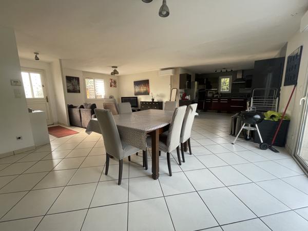 Maison de plain-pied de type 5 de 115 M2 avec piscine sur 697 M2