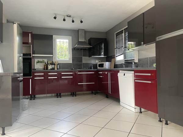 Maison de plain-pied de type 5 de 115 M2 avec piscine sur 697 M2