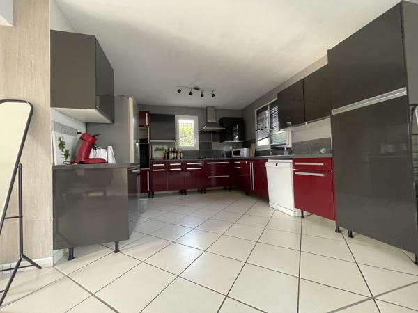 Maison de plain-pied de type 5 de 115 M2 avec piscine sur 697 M2