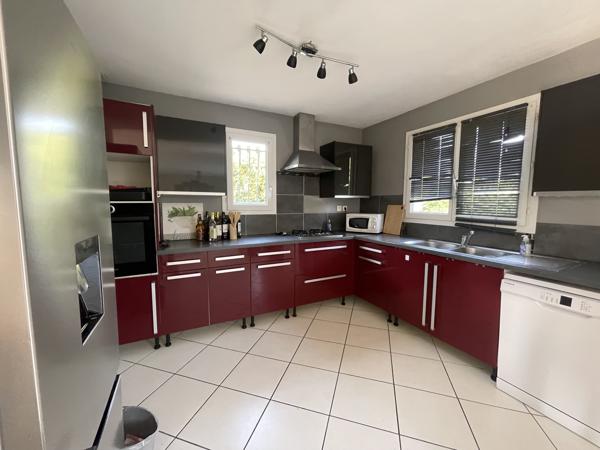 Maison de plain-pied de type 5 de 115 M2 avec piscine sur 697 M2