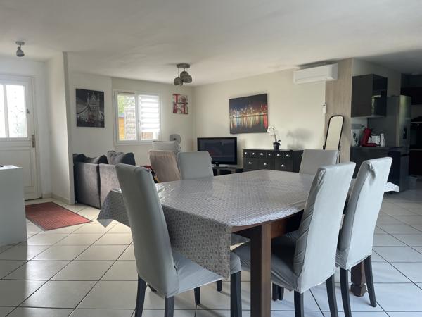 Maison de plain-pied de type 5 de 115 M2 avec piscine sur 697 M2