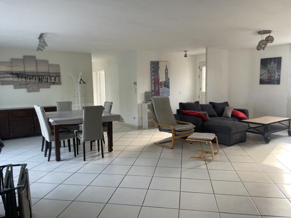 Maison de plain-pied de type 5 de 115 M2 avec piscine sur 697 M2