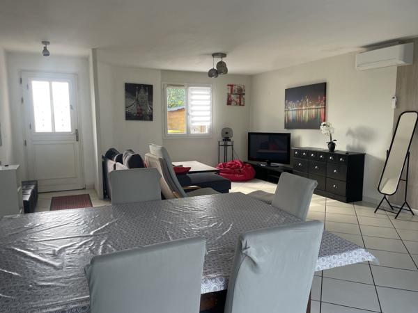 Maison de plain-pied de type 5 de 115 M2 avec piscine sur 697 M2