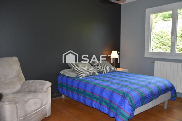 Magnifique maison rénovée de plain-pied avec piscine.