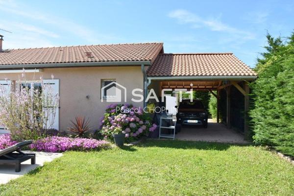 Magnifique maison rénovée de plain-pied avec piscine.