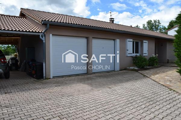 Magnifique maison rénovée de plain-pied avec piscine.