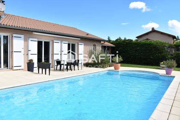 Magnifique maison rénovée de plain-pied avec piscine.