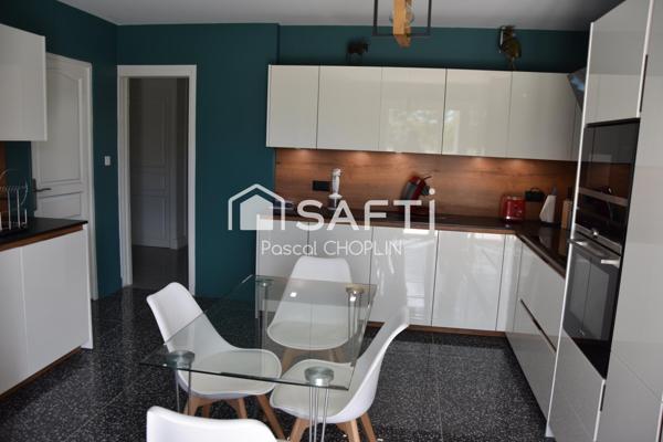 Magnifique maison rénovée de plain-pied avec piscine.