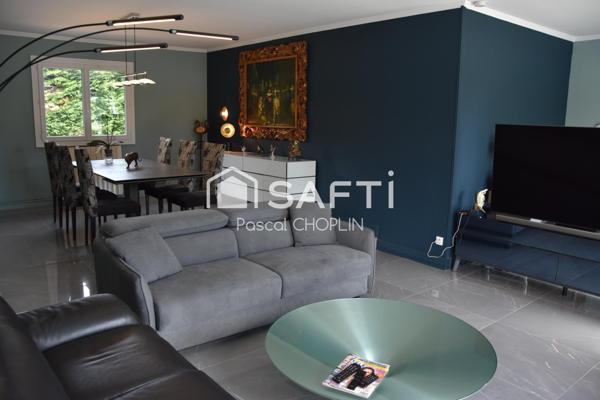 Magnifique maison rénovée de plain-pied avec piscine.