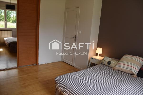 Magnifique maison rénovée de plain-pied avec piscine.