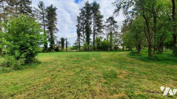 Terrain à bâtir dans environnement paisible