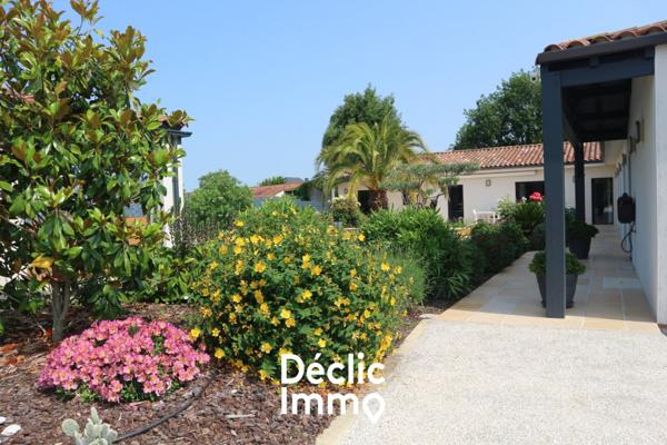 Vente maison contemporaine La jarrie, 240m² 9 pièces 1 196 000€ avec piscine