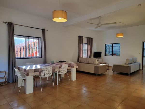 Appartement T4 meublé en rez-de-chaussée avec terrasses À découvrir sans tarder !