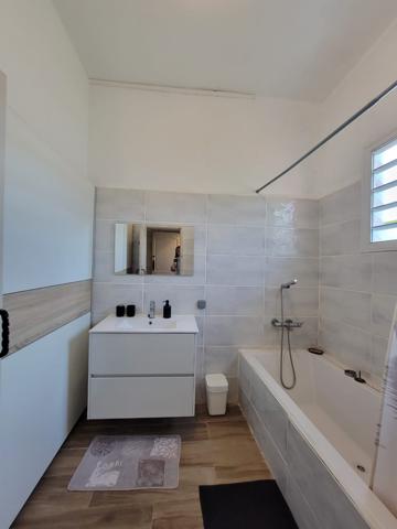 Appartement T4 meublé en rez-de-chaussée avec terrasses À découvrir sans tarder !