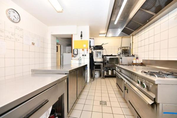 Ensemble hôtelier avec restaurant – Murs et fonds de commerce