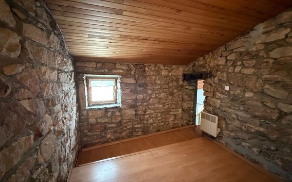 Maison à vendre    4 pièces •  Lablachère