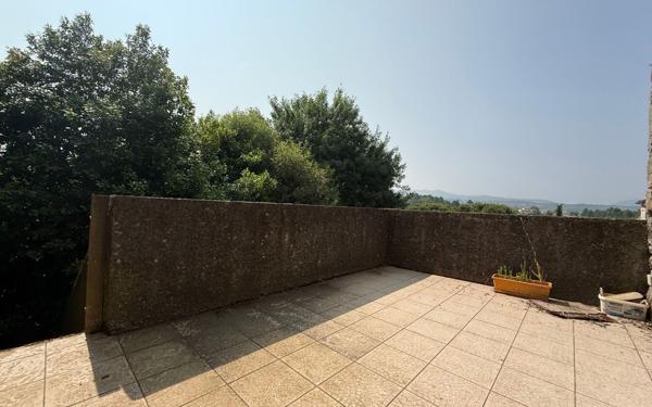 Maison à vendre    4 pièces •  Lablachère