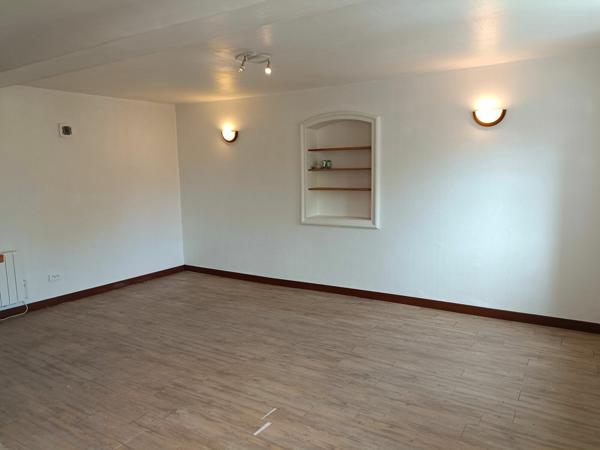 Maison à louer  3 pièces •  Saint-Cosme-en-Vairais