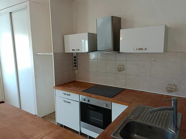 Maison à louer  3 pièces •  Saint-Cosme-en-Vairais