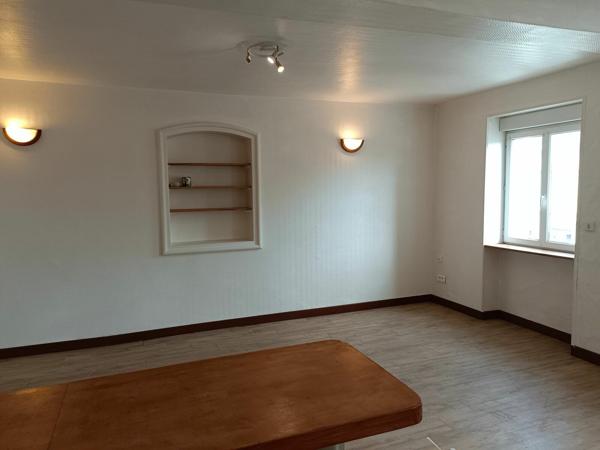 Maison à louer  3 pièces •  Saint-Cosme-en-Vairais