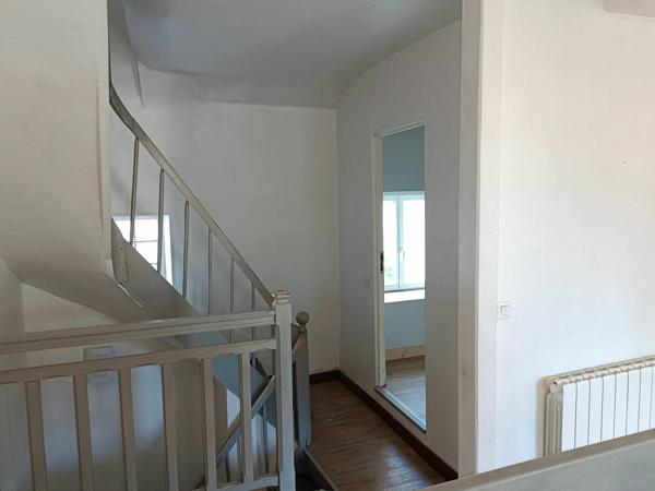 Maison à louer  3 pièces •  Saint-Cosme-en-Vairais