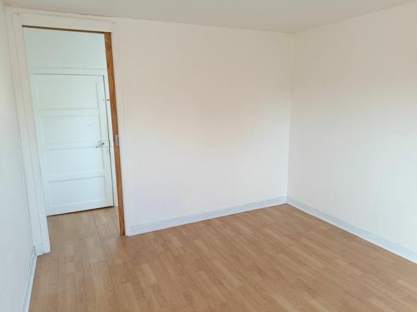 Maison à louer  3 pièces •  Saint-Cosme-en-Vairais