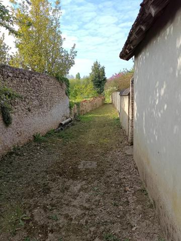 Maison à louer  3 pièces •  Saint-Cosme-en-Vairais