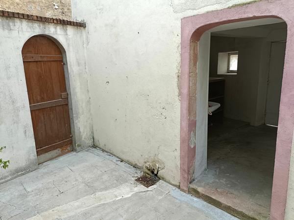 Maison à louer  3 pièces •  Saint-Cosme-en-Vairais