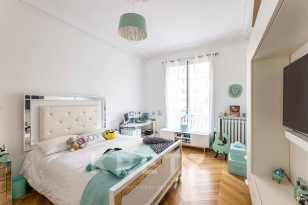 Appartement traversant Avenue Victor Hugo