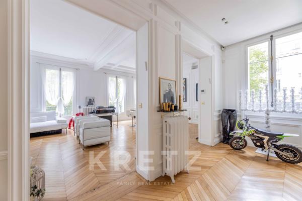 Appartement traversant Avenue Victor Hugo