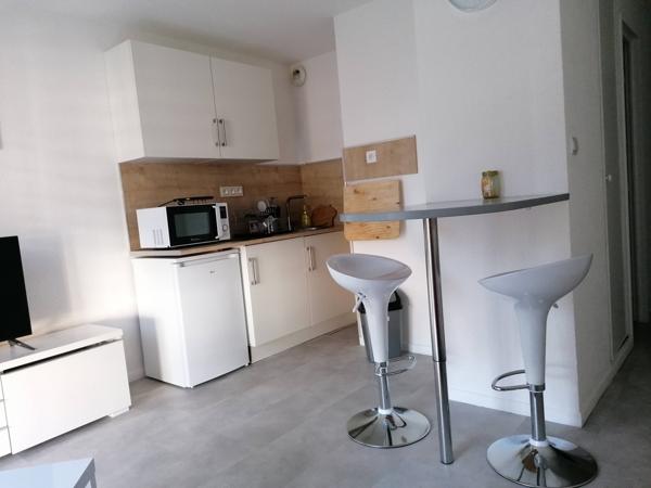 Arras (62000) appartement de type 2 meublé proche gare et université + place de parking