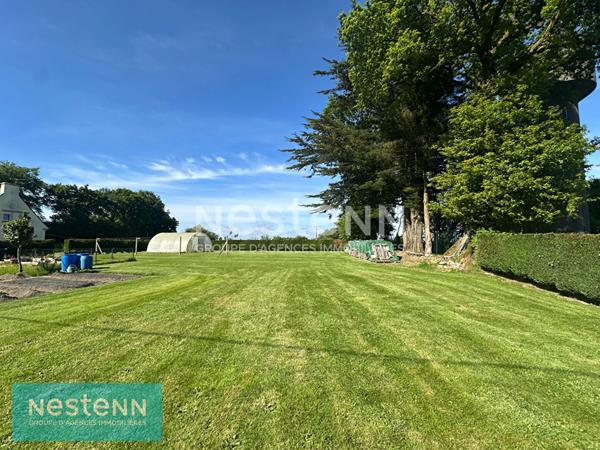 A vendre , Terrain constructible de 1087 m² au Bourg de L'HERMITAGE !