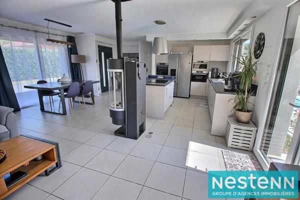 COUP DE COEUR : Maison Moderne d'environ 140 m² à Meyzieu centre au calme, commerces et Tram à proximité
