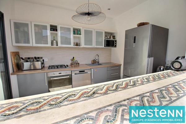 COUP DE COEUR : Maison Moderne d'environ 140 m² à Meyzieu centre au calme, commerces et Tram à proximité