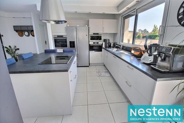 COUP DE COEUR : Maison Moderne d'environ 140 m² à Meyzieu centre au calme, commerces et Tram à proximité