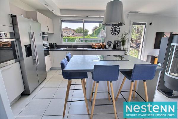 COUP DE COEUR : Maison Moderne d'environ 140 m² à Meyzieu centre au calme, commerces et Tram à proximité
