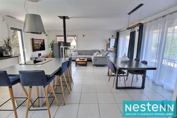 COUP DE COEUR : Maison Moderne d'environ 140 m² à Meyzieu centre au calme, commerces et Tram à proximité