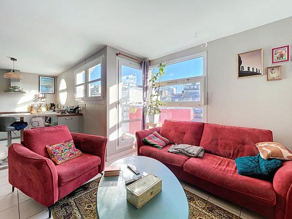 BREST: secteur Saint martin bel appartement lumineux au dernier étage