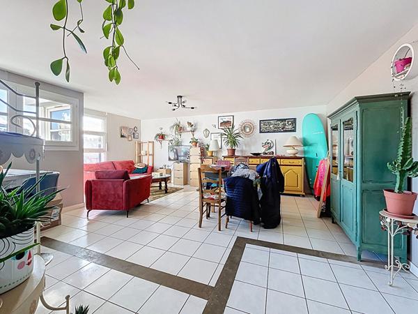 BREST: secteur Saint martin bel appartement lumineux au dernier étage