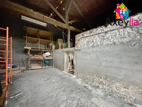 Saint-Romain-la-Motte (42640) A VENDRE - SAINT-ROMAIN-LA-MOTTE - CORPS DE FERME AVEC MAISON, DÉPENDANCES, 10 HECTARES ET PUITS