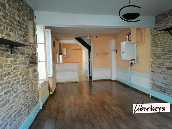 Maison de ville 109 m² à rénover – Hyper centre Tournus