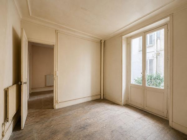 3 pièces à rénover - cour terrasse