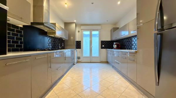 Maison Villabe 10 pièce(s) 172 m2