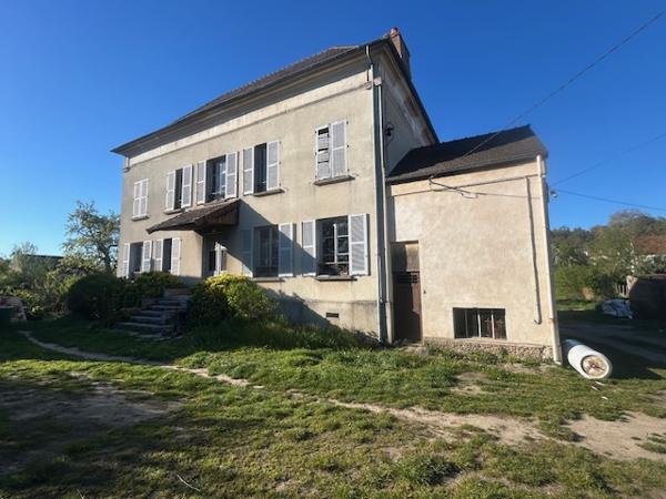 Marcoussis (91460) MARCOUSSIS - Propriété de type F7 - 246 m2 hab - Jardin d'env. 2 100 m2 - Grange