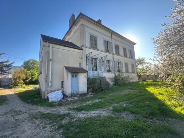 Marcoussis (91460) MARCOUSSIS - Propriété de type F7 - 246 m2 hab - Jardin d'env. 2 100 m2 - Grange